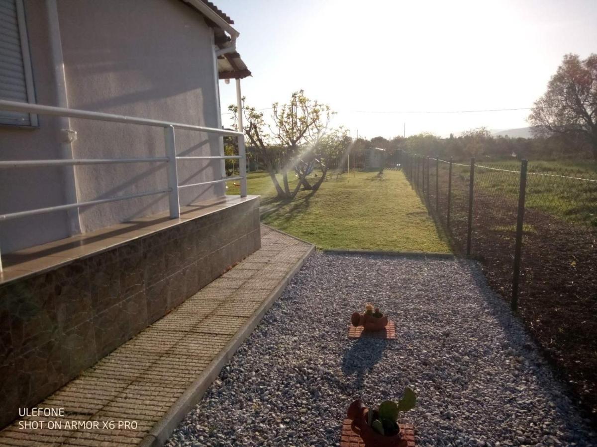 Villa ,,Sea Breeze,, - Home By The Sea เนอา อันคิอาลอส ภายนอก รูปภาพ